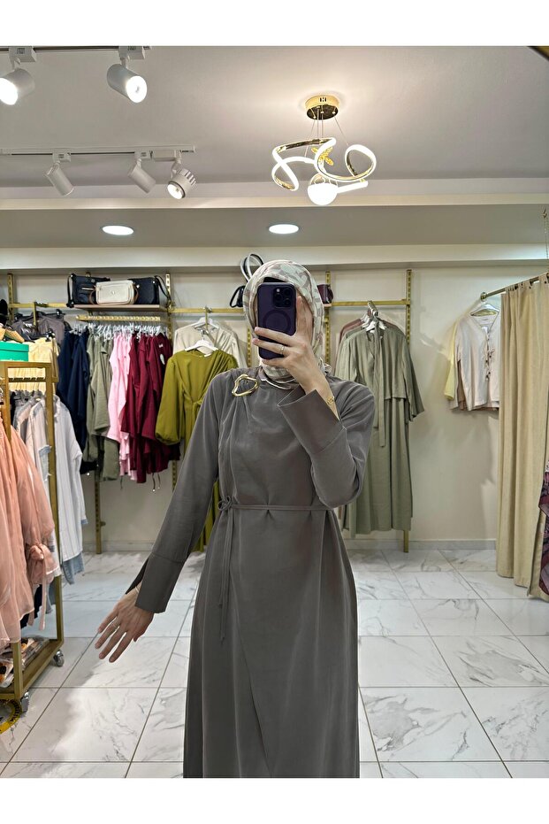 GOLD BROŞ DETAYLI ELBİSE - 1