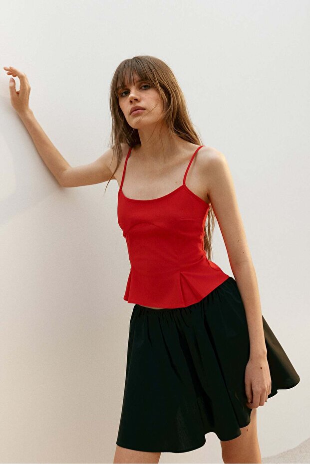 الجزء العلوي ذو الأشرطة - 1