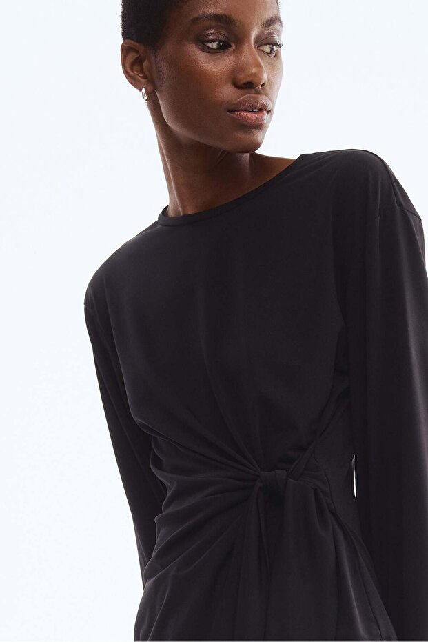 Tie-detail top