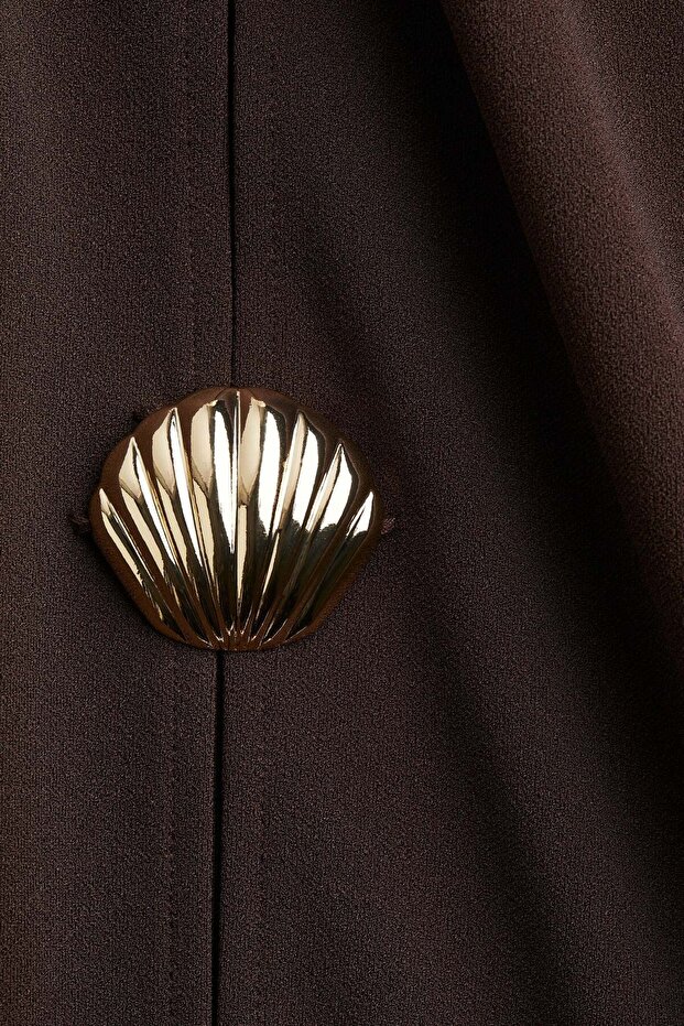 الجزء العلوي مزين بالأزرار - 5