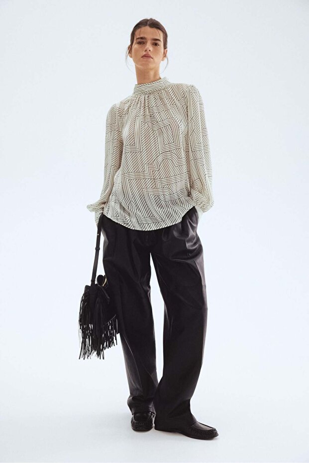 بلوزة بياقة قائمة - 1