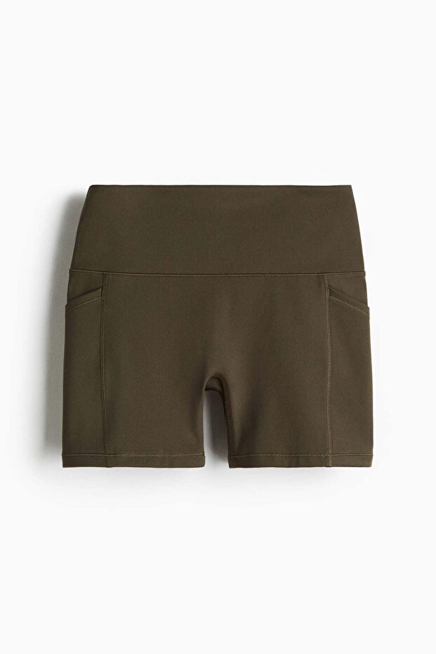 Sports hotpants with DryMove™