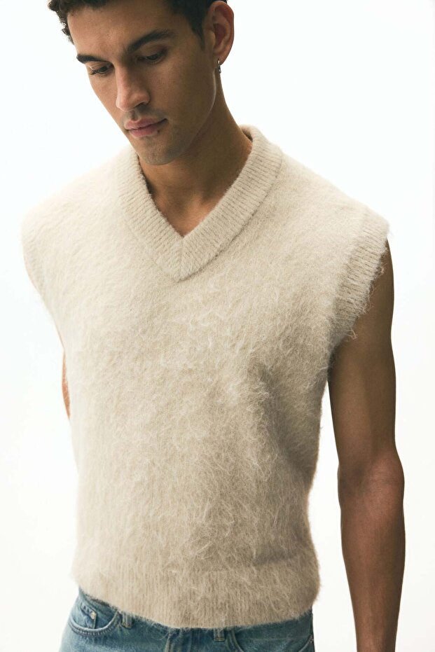 Loose Fit Fluffy sweater vest