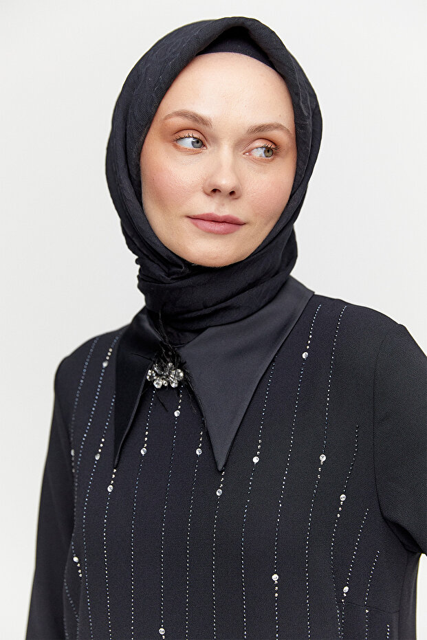 Taş İşlemeli Şık Elbise - 4