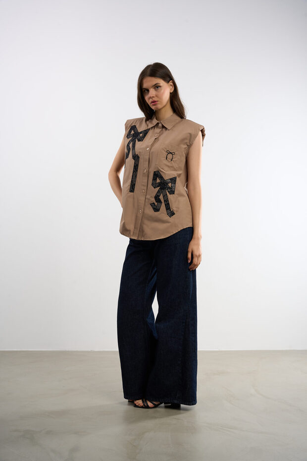 قميص بدون أكمام مطبوع عليه فيونك - 3