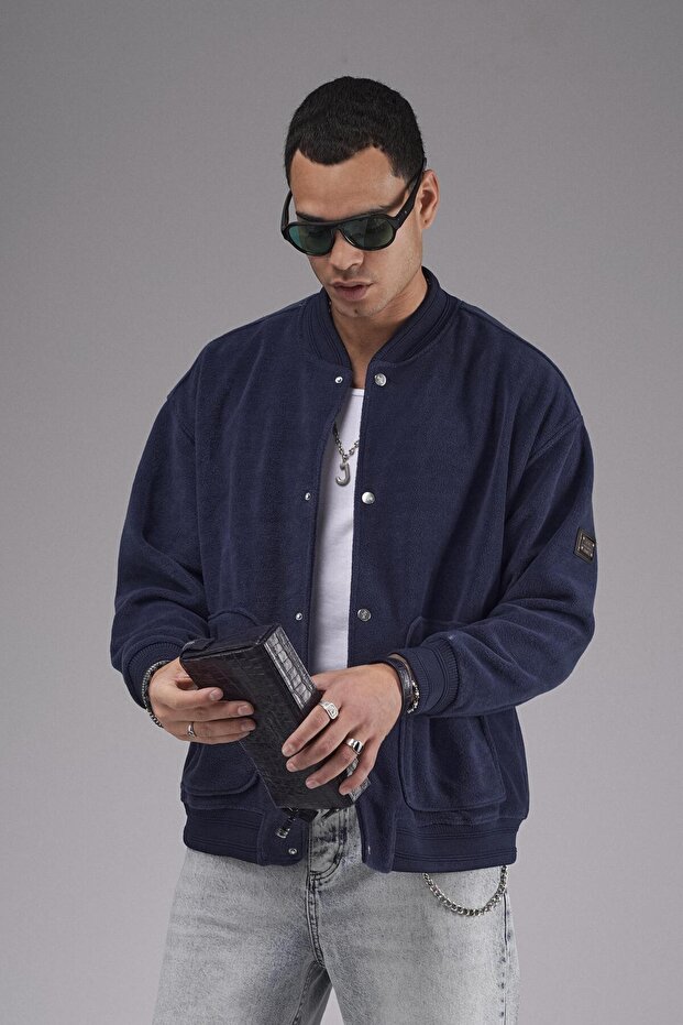 College Collar Oversized Fit Snap Closure Fleece