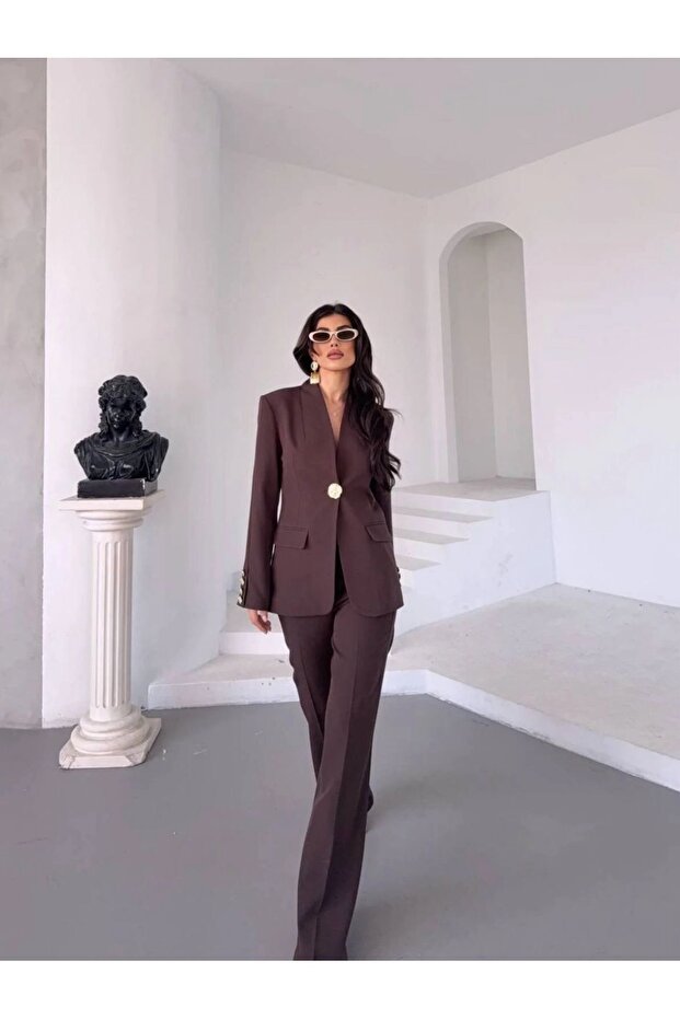 بدلة بليزر مزدوجة بزر واحد باللون الذهبي - 3