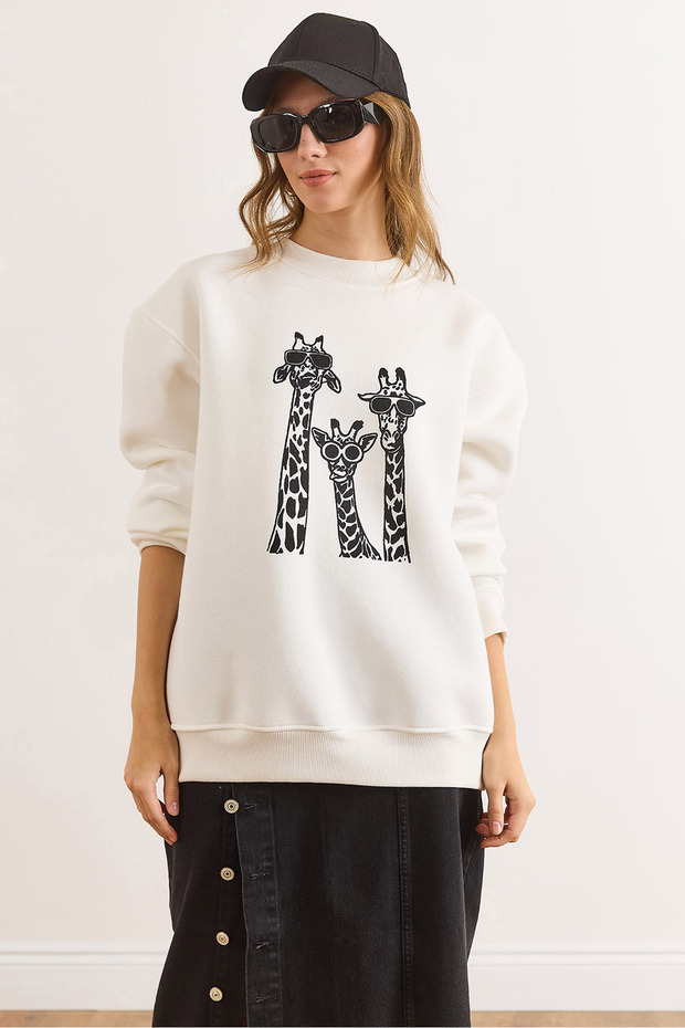Women's White Giraffe Family Embroidered Thick Sweatshirt Swt-19000759