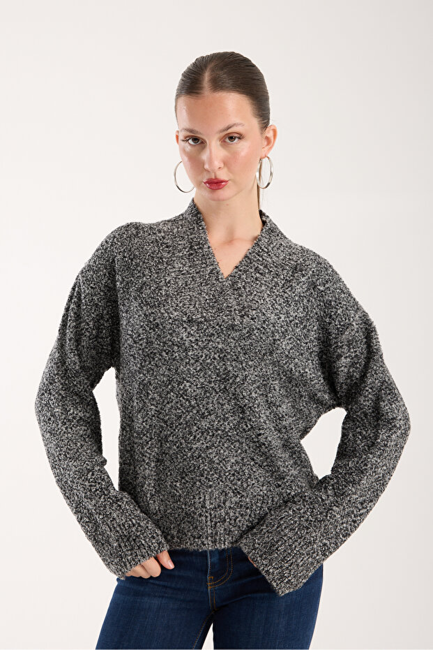 Anthracite Sweater with V-Neck, Sleeves and Elasticated Waist.