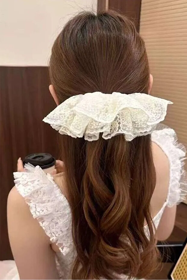 Cream Color Lace Bagel Buckle