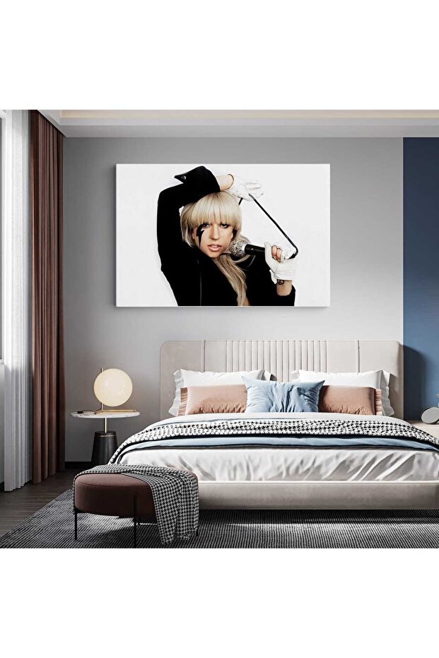 Lady Gaga singer, code 2275 - 6