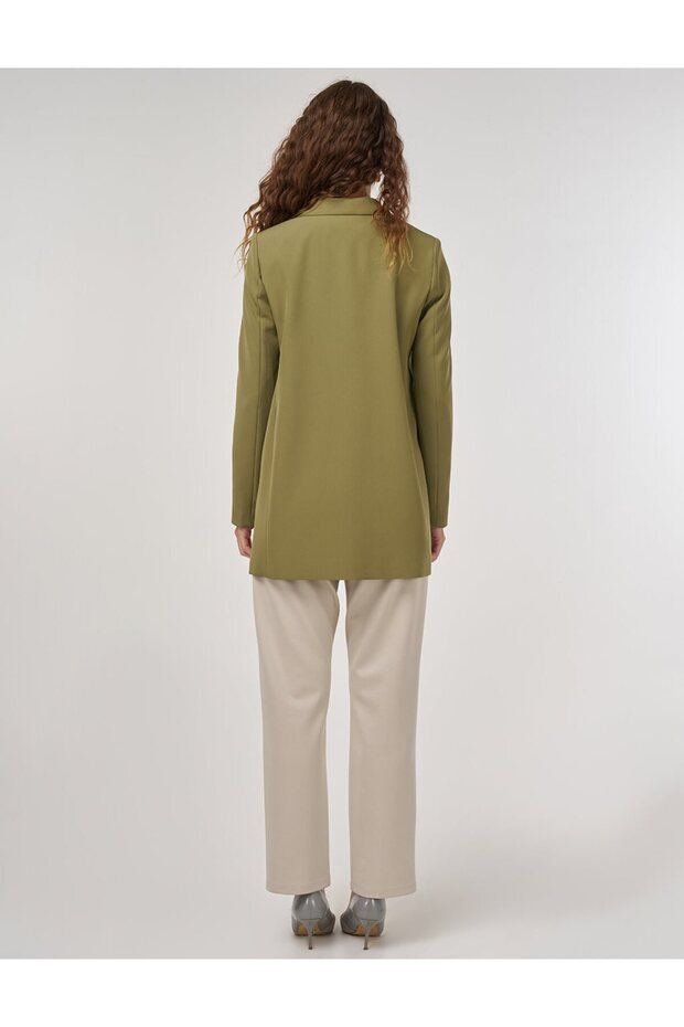 سترة بليزر بتفاصيل أزرار باللون الكاكي - 4