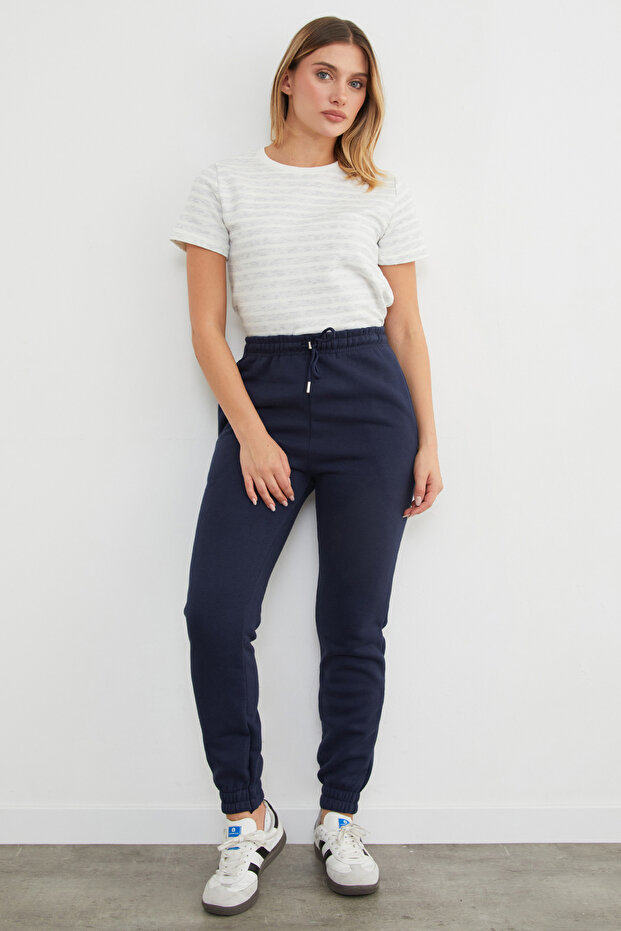 بنطلون رياضي بثلاثة خيوط مع جيوب - 2