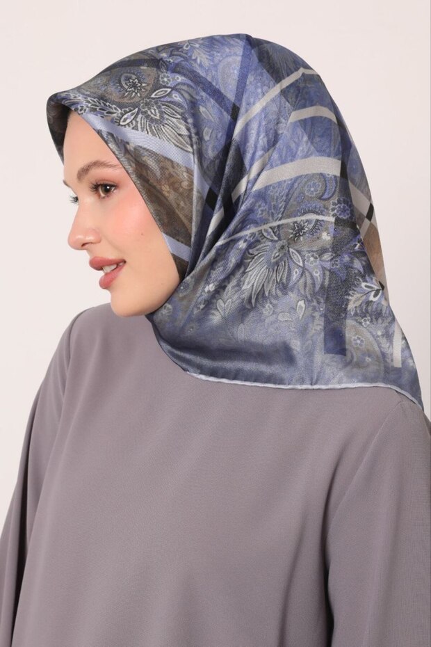 وشاح كريستالي لامع بنمط مخطط عرقي