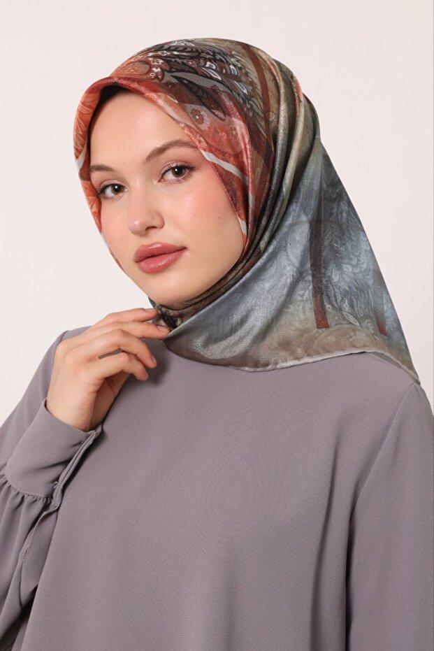 وشاح كريستالي لامع بنمط مخطط عرقي