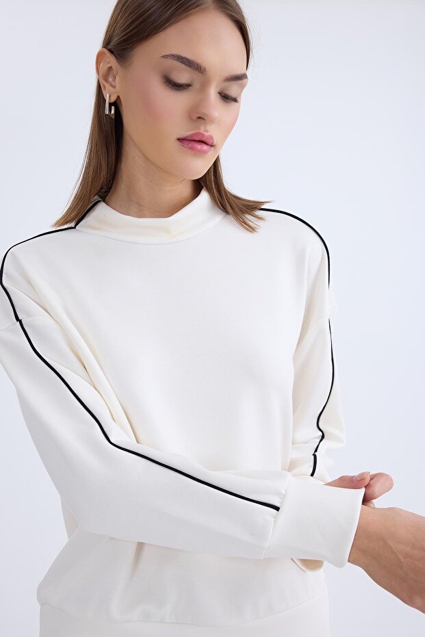 Dik Yaka Kenarı Şeritli Bluz - 2