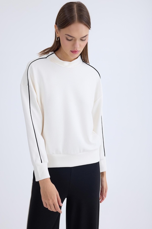 Dik Yaka Kenarı Şeritli Bluz - 1