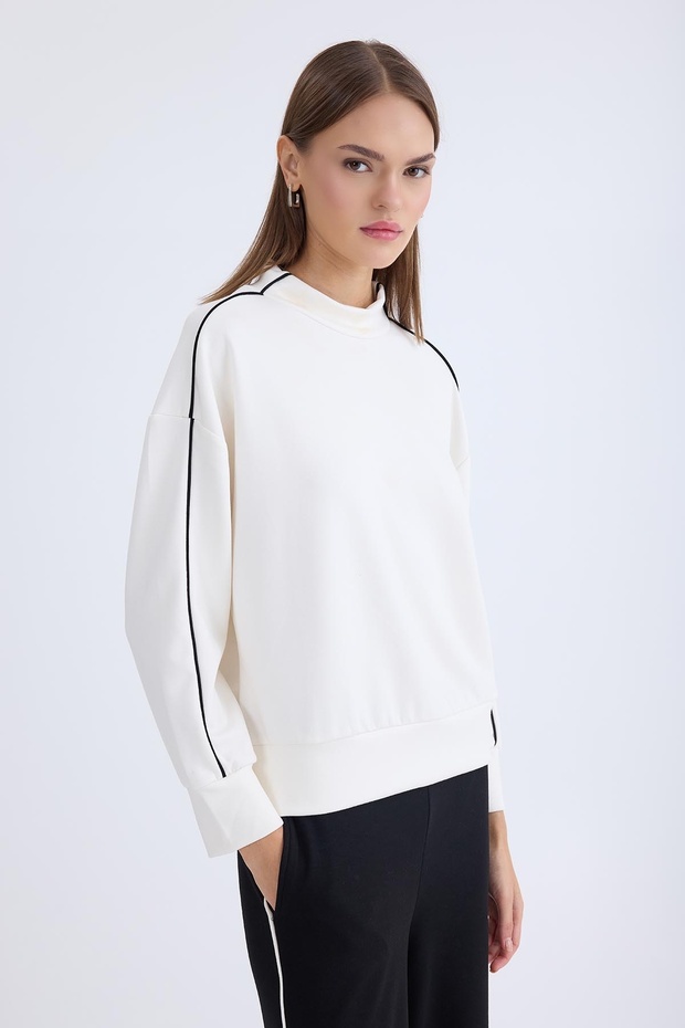 Dik Yaka Kenarı Şeritli Bluz - 3