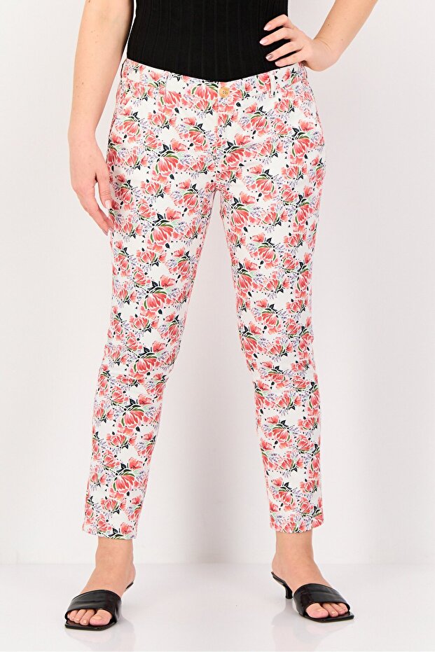 Women Cropped Fit Floral Print Chino Pants, Multicolor