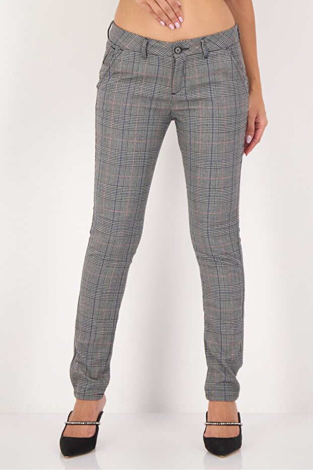 Women Regular Fit Checkered Chino Pants, Multicolor