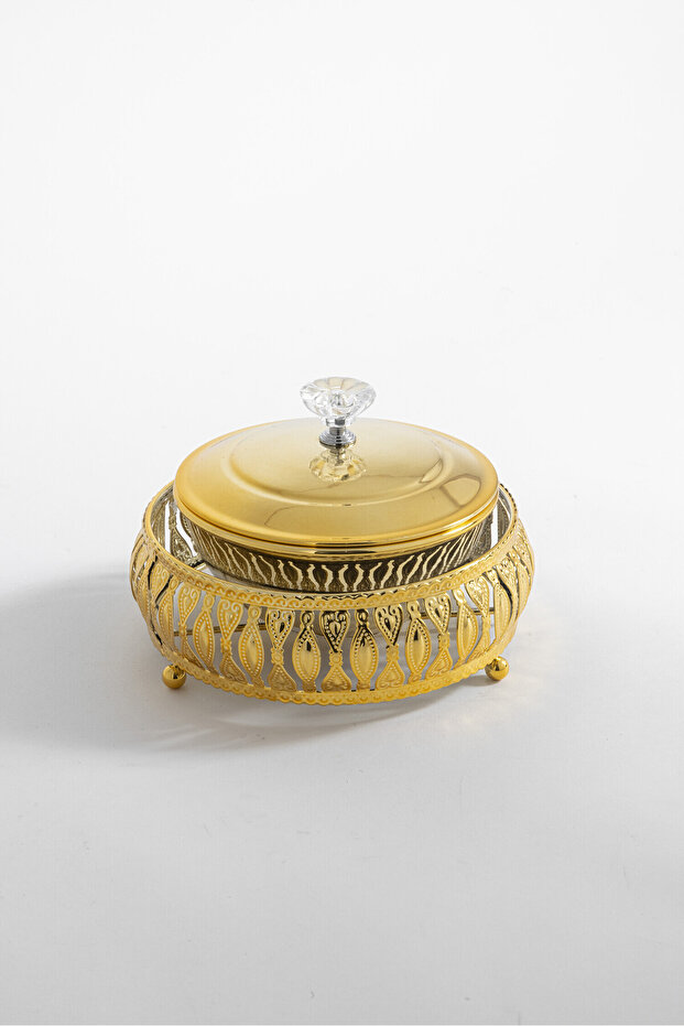 Golden date with a gilded circular frame - 1