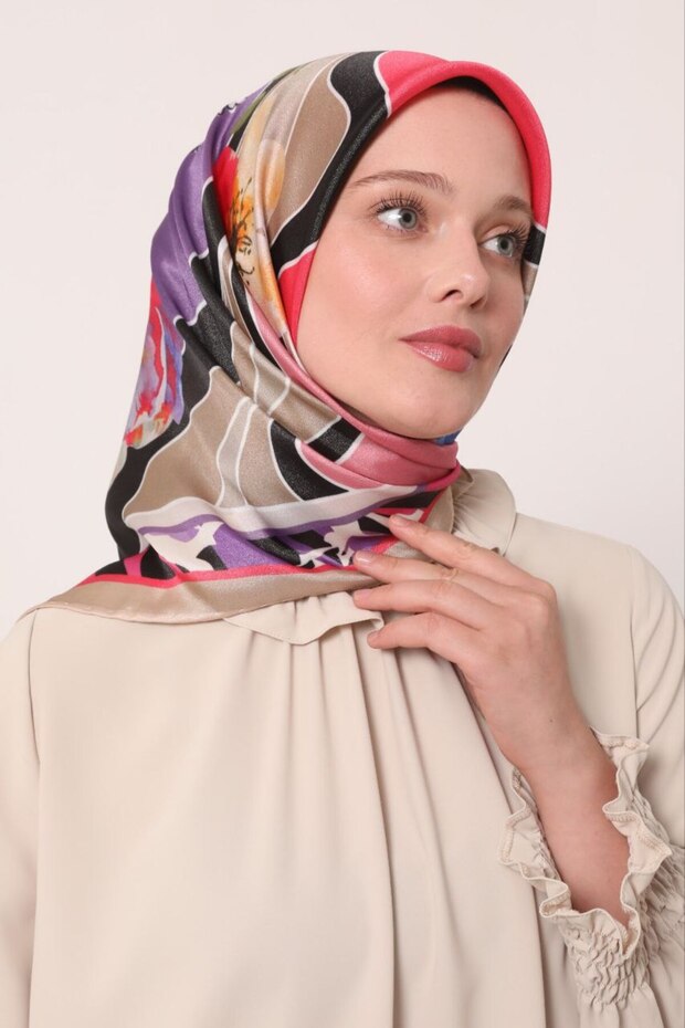 وشاح كريستالي لامع بنمط باتيك مزهر - 1