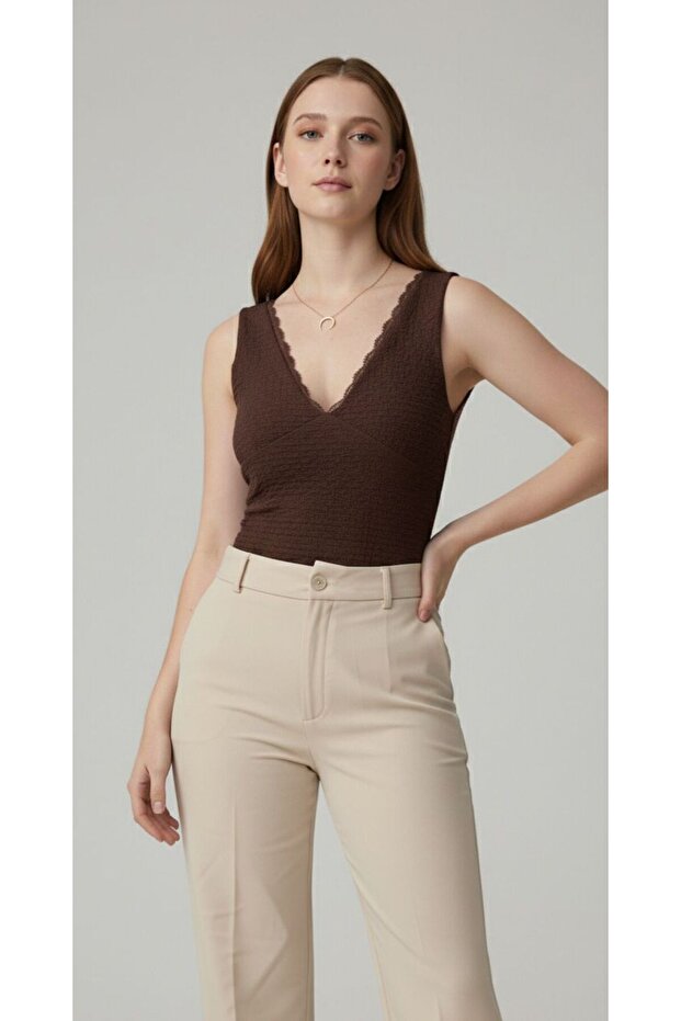 V Yaka Dantel Detaylı Örme Bluz - 4