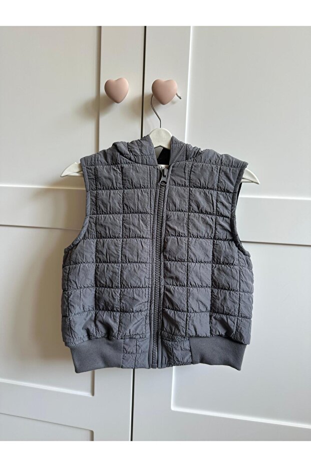 Unisex Children's Zippered Quilted Gray Vest with Hat