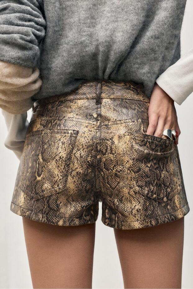 Yılan desenli suni deri şort - 1