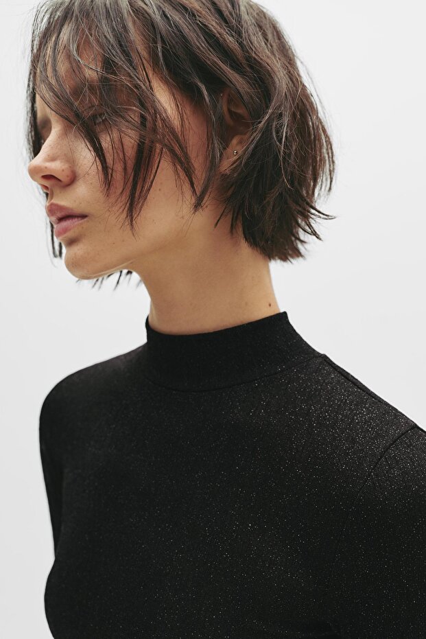 Sırt dekolteli parlak top - 3