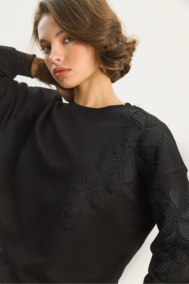 Women's Black Crew Neck Floral Embroidery and Bead Embellished Sweatshirt 1562 60283633