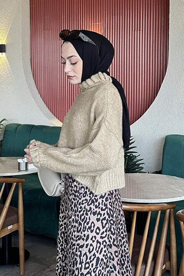 Crop Kazak Camel - 2