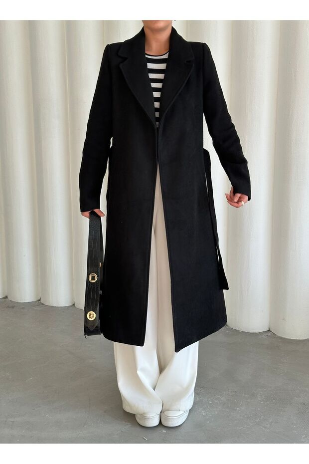 Czarny płaszcz z kaszmiru z podszewką i paskiem - 7059 - 1