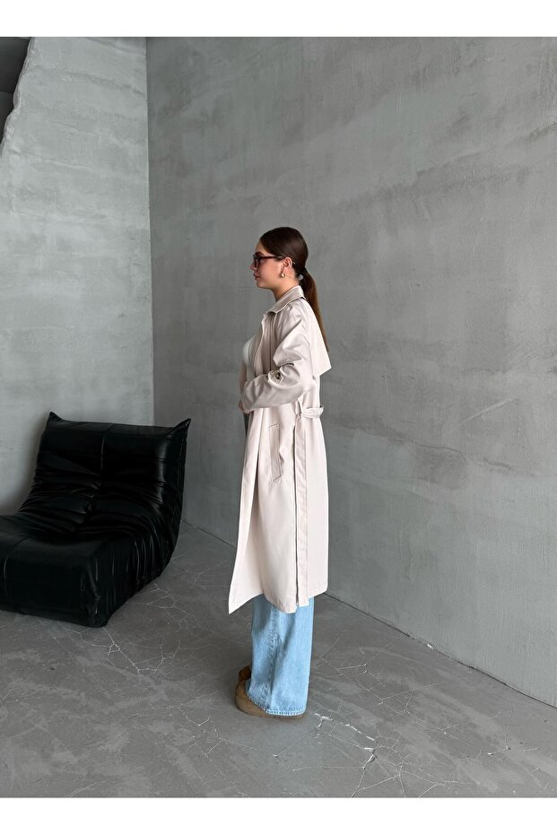 Kremowy, drapowany, długi płaszcz typu trencz bez podszewki - 7