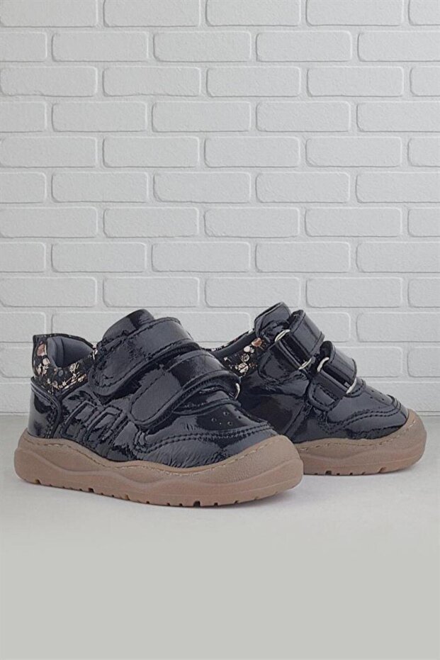 Schaggy Genuine Leather Black Patent Leather Baby Sneakers