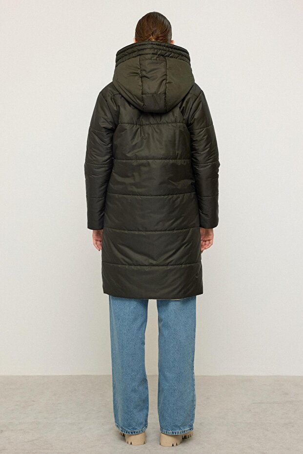 Kurtka z kapturem i pikowanym wykończeniem HAKİ 6782 - 8
