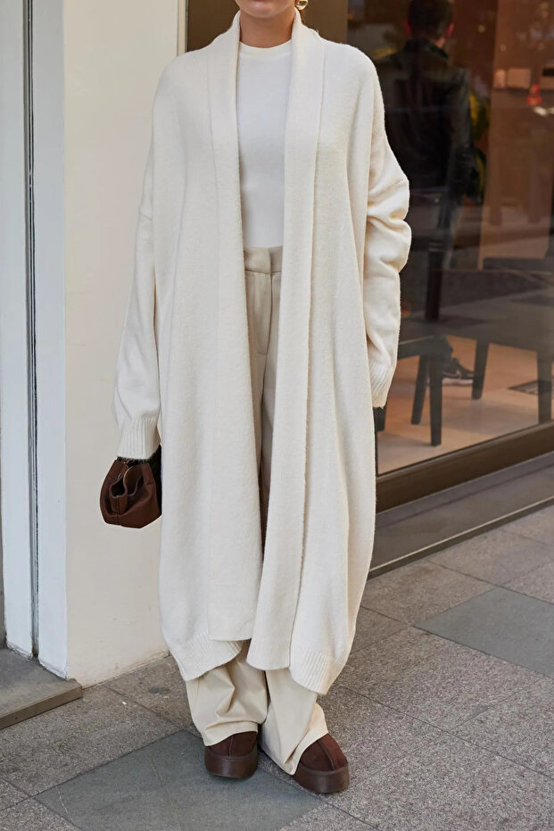 Women's Cream Shawl Collar Long Knitwear Cardigan |   Oversize & Comfortable Model