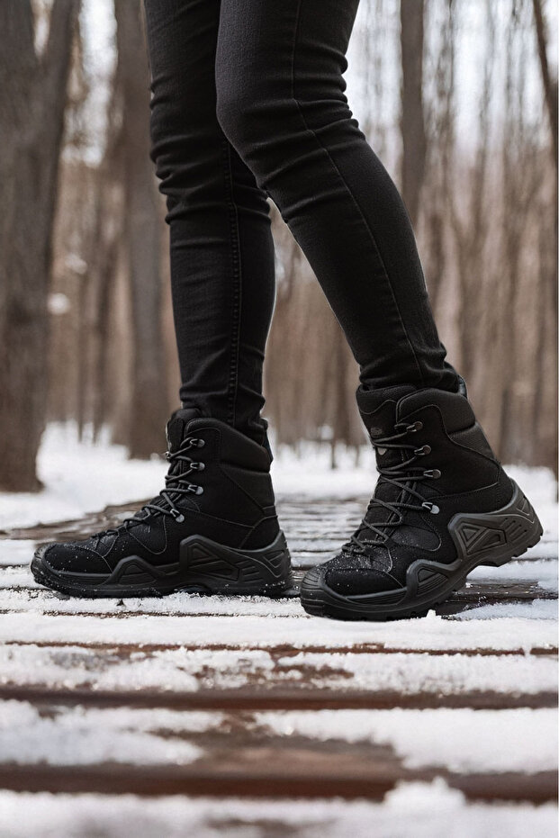 حذاء أسود مقاوم للماء بسحاب من Combat GTX