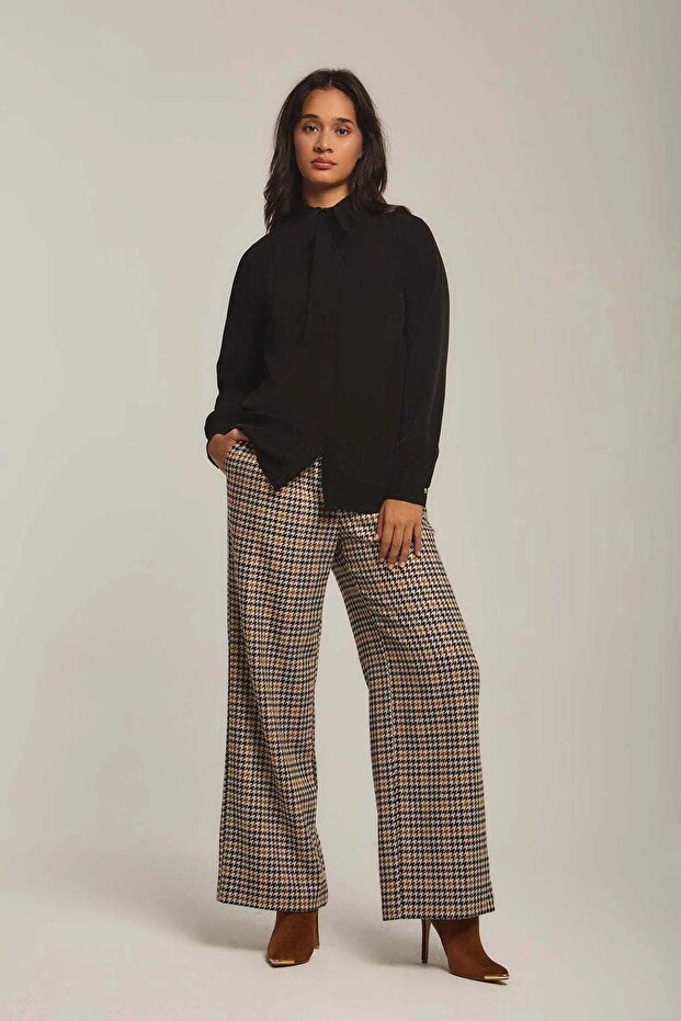 بلوزة صلبة برباط أمامي - 1