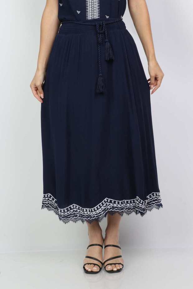 تنورة ميدي سادة مع نقوش - 4