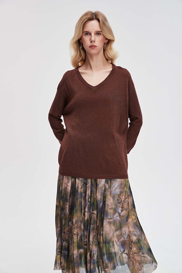 بلوزة سادة كبيرة الحجم بفتحة رقبة على شكل حرف V - 1