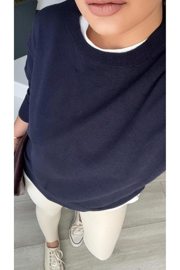 سترة أساسية من الصوف ذات ياقة دائرية باللون الأزرق الداكن - 3