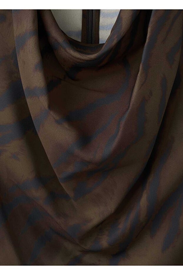 Hayvan desenli drape yaka bluz - 5