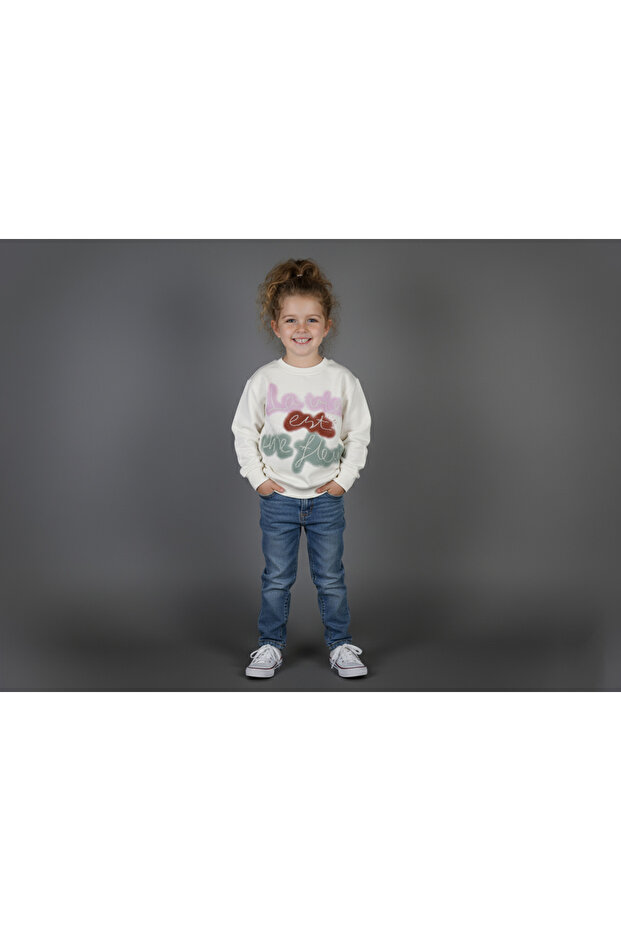 سويت شيرت لا في إست أون فلور 🌸