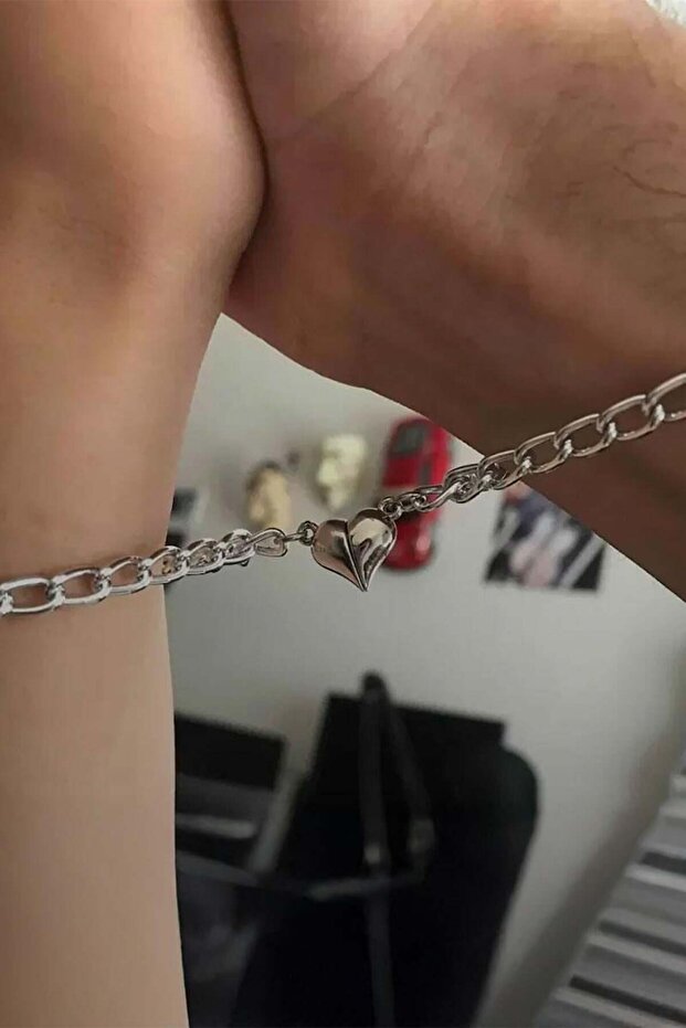 سوار زوجين فضي على شكل قلب مغناطيسي