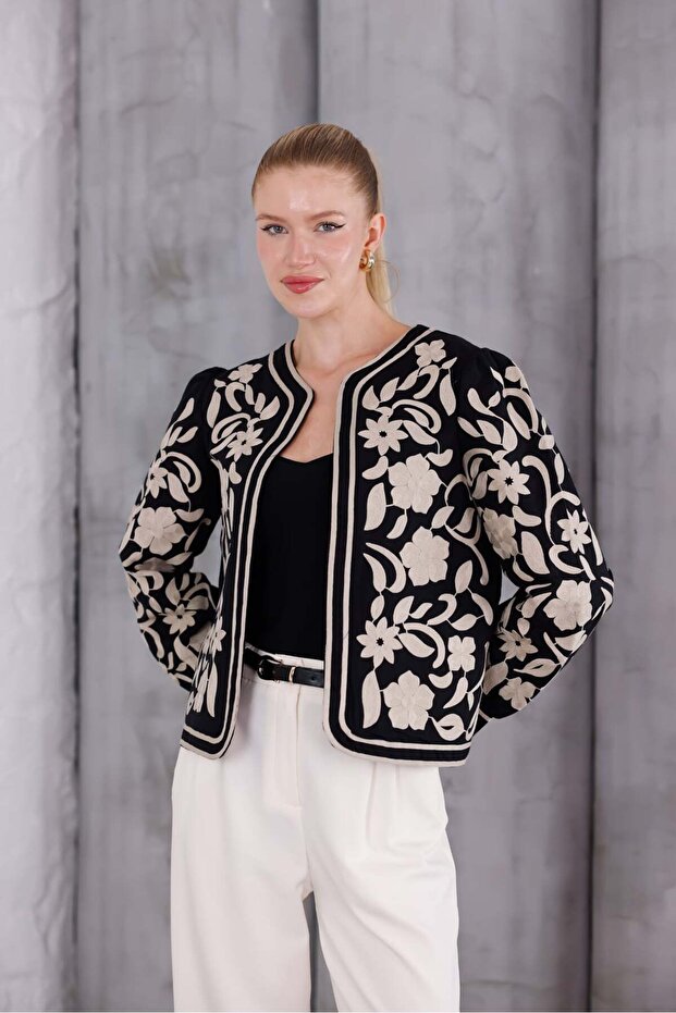 سترة مبطنة بتصميم مطرز - 4