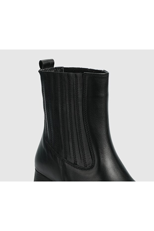 Siyah Deri Kadın Bot - 5