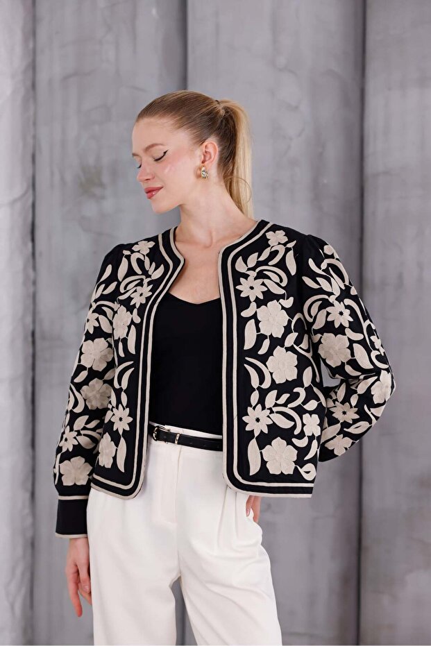 سترة مبطنة بتصميم مطرز - 5