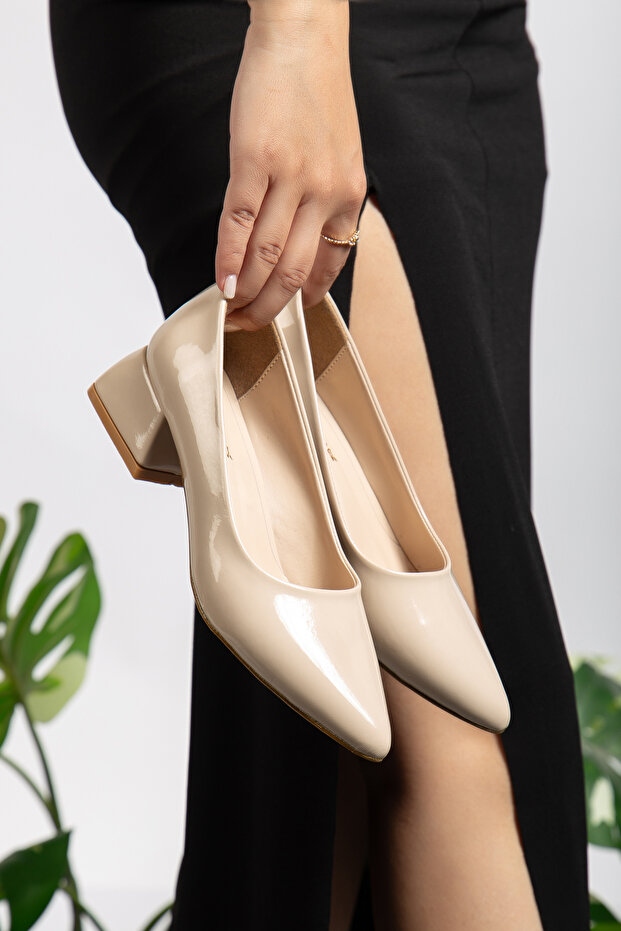 Women's Lightweight Patent Leather Heeled Shoes {Imported Material} (41/42/43 Special Large Size Included)