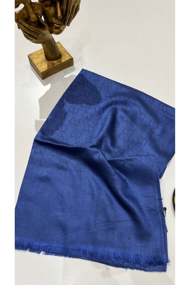 A Quality One Way Wool Silk Shawl